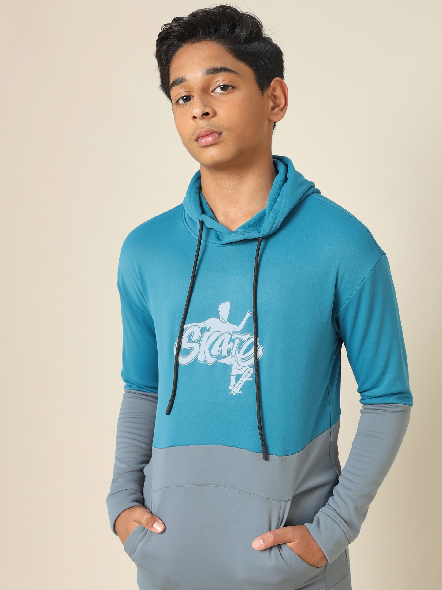 Boys Colorblock Slim Fit Hooded Sports Sweatshirt with TECHNO WARM+