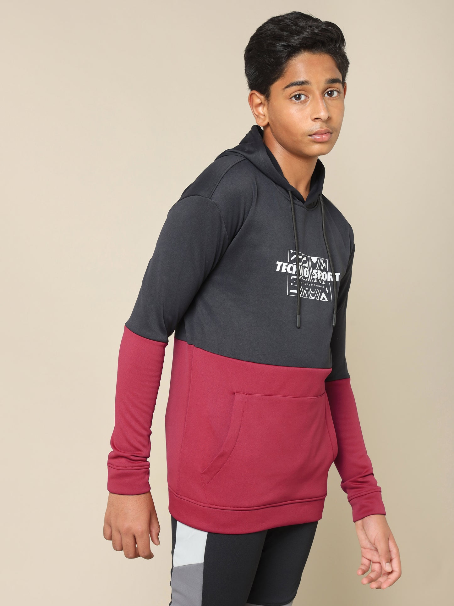Boys Colorblock Slim Fit Hooded Sports Sweatshirt with TECHNO WARM+